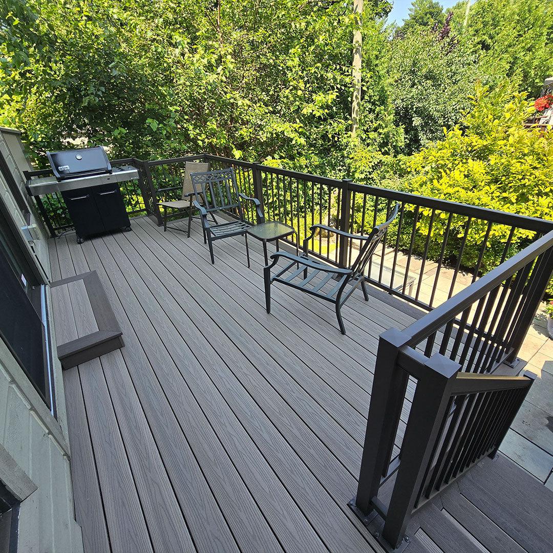 Aluminum Railing with Spindles - Deckify