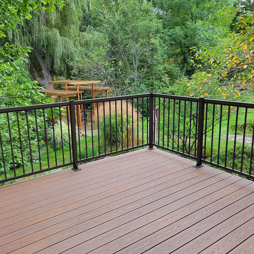 Aluminum Railing with Spindles - Deckify