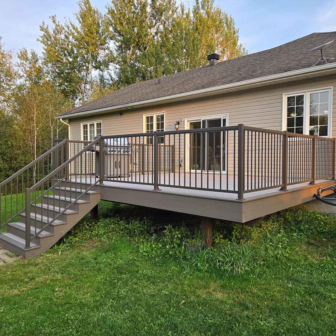 Aluminum Railing with Spindles - Deckify